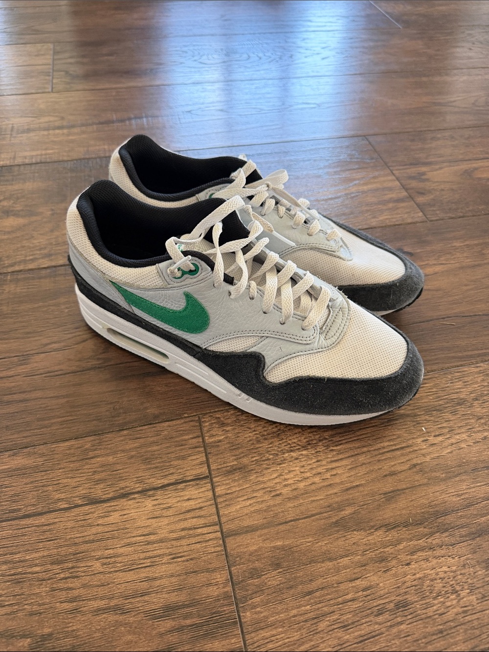 Nike Men's Gray and Green Casual Sneakers